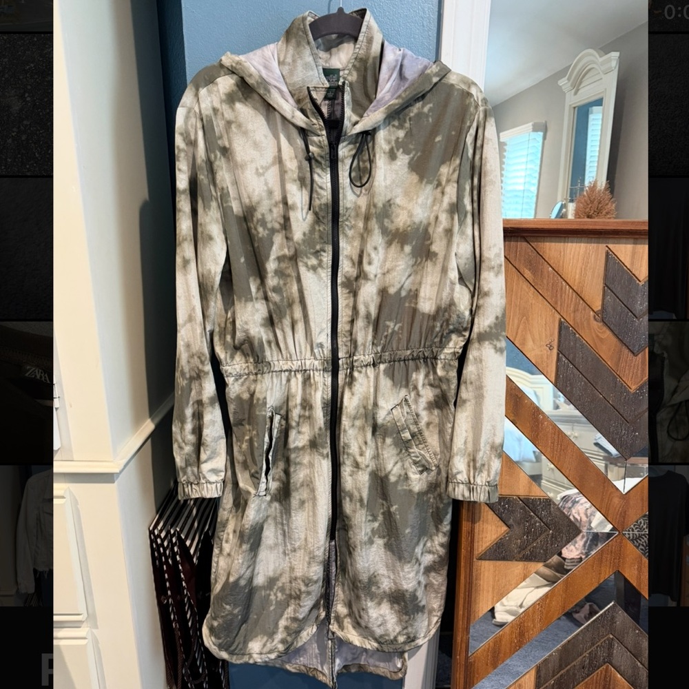 Women’s Light Rain Coat